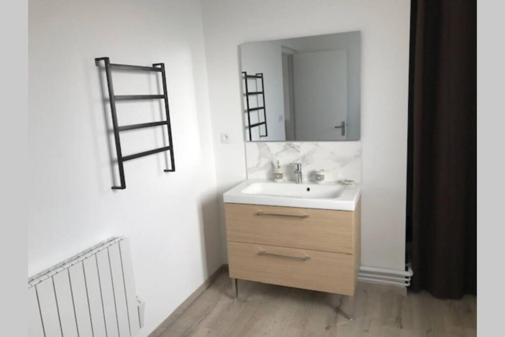 Duplex Agreable Et Spacieux 3 Chb Dont 1 Communicante Vendeville Exteriör bild