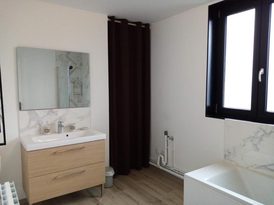 Duplex Agreable Et Spacieux 3 Chb Dont 1 Communicante Vendeville Exteriör bild